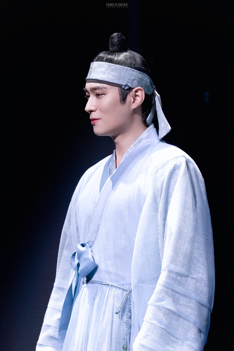 260106 한복 입은 남자 커튼콜

그리운 마음조차 누리자

장영실 / 오강배 役 #전동석