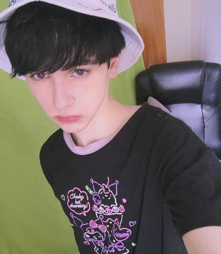 cattymaaz's tweet photo. بلييز ساعدوني كبر حسابي 😭😭😭😭💔 https://t.co/60pD0M89gP
