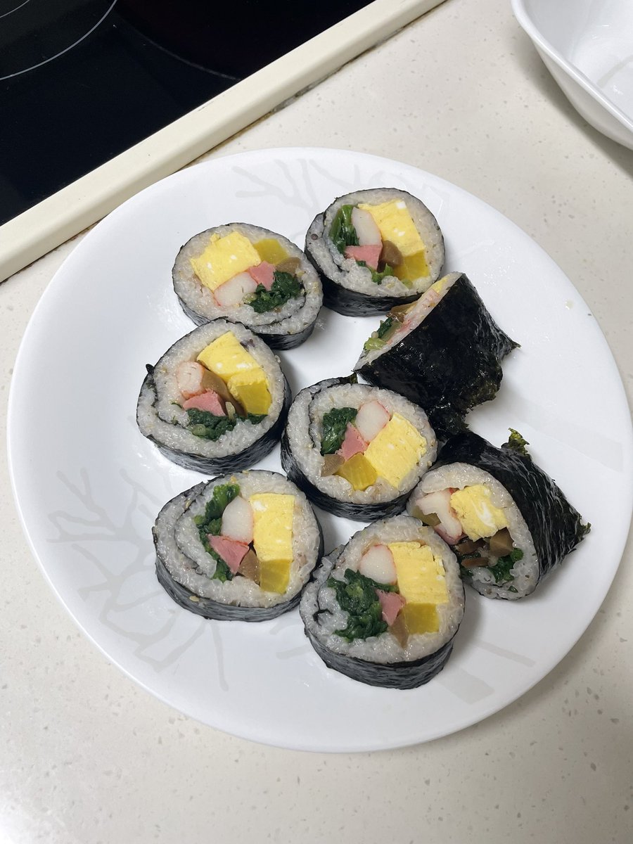 밥. 나 오늘 저녁도 못 먹고 야근했엉 ㅠㅠ