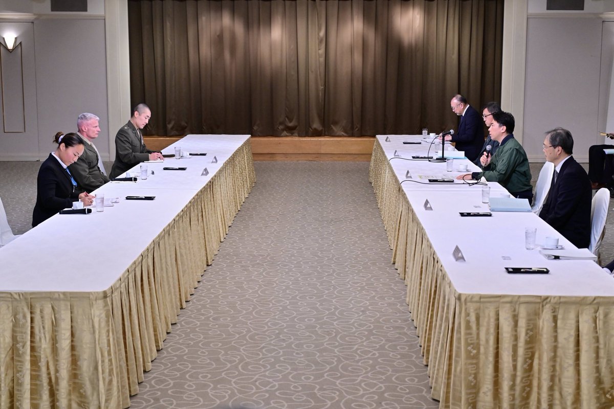 アメリカの第3海兵遠征軍司令官 兼 沖縄四軍調整官であるターナー中将