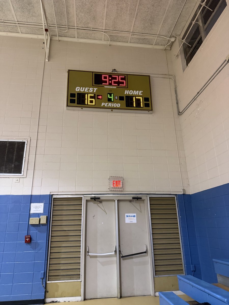 BDDA1's tweet photo. Coach Davis with the season opener come from behind win let’s go #KENTUCKYWILDCATS year 9 #BALLIN #COMMISSIONER https://t.co/76xcJeCvPu