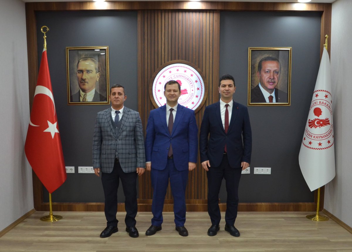 Bitlis Defterdar Vekili Ozan Aydın ve Bitlis Musabese Müdür Vekili 
Mehmet Şakir Biçer, Kaymakamımız <a href="/yigitydemirer/">Yiğit Yaşar Demirer</a>'i makamında ziyaret etti. 

Ziyaretten duyduğu memnuniyeti ifade eden Kaymakamımız <a href="/yigitydemirer/">Yiğit Yaşar Demirer</a>, nazik ziyaretlerinden dolayı teşekkür etti.