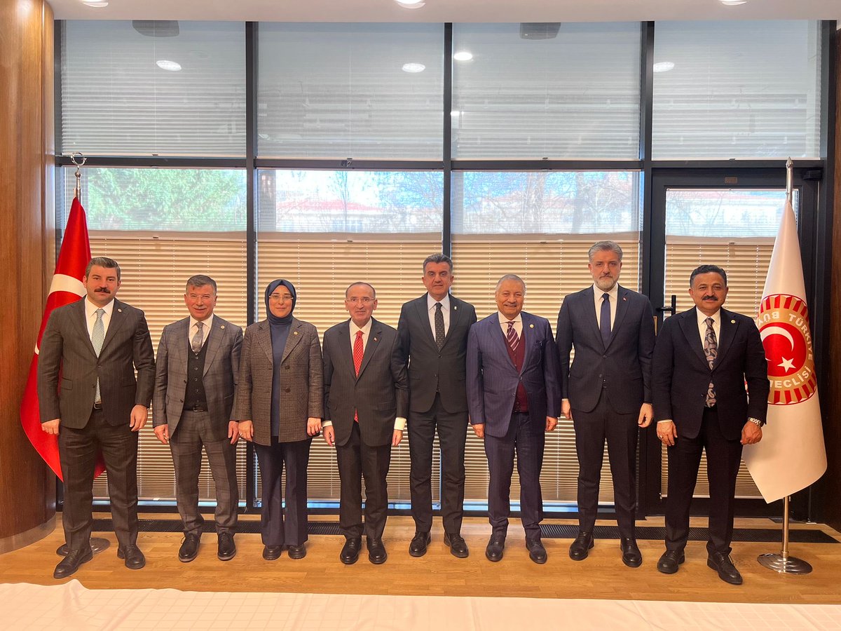 Milletvekilimiz <a href="/HikmetBasak_63/">Hikmet Başak</a>'ın  ev sahipliğinde Şanlıurfa milletvekillerimiz ve Ak Parti Şanlıurfa İl Başkanımız <a href="/milhamigunbegi/">M.İlhami GÜNBEGİ</a> ile TBMM’de biraraya geldik.  

Şanlıurfamızın ve Şanlıurfalı hemşerilerimizin sorunlarını ve taleplerini değerlendirdik. 

Hemşehrilerimizin