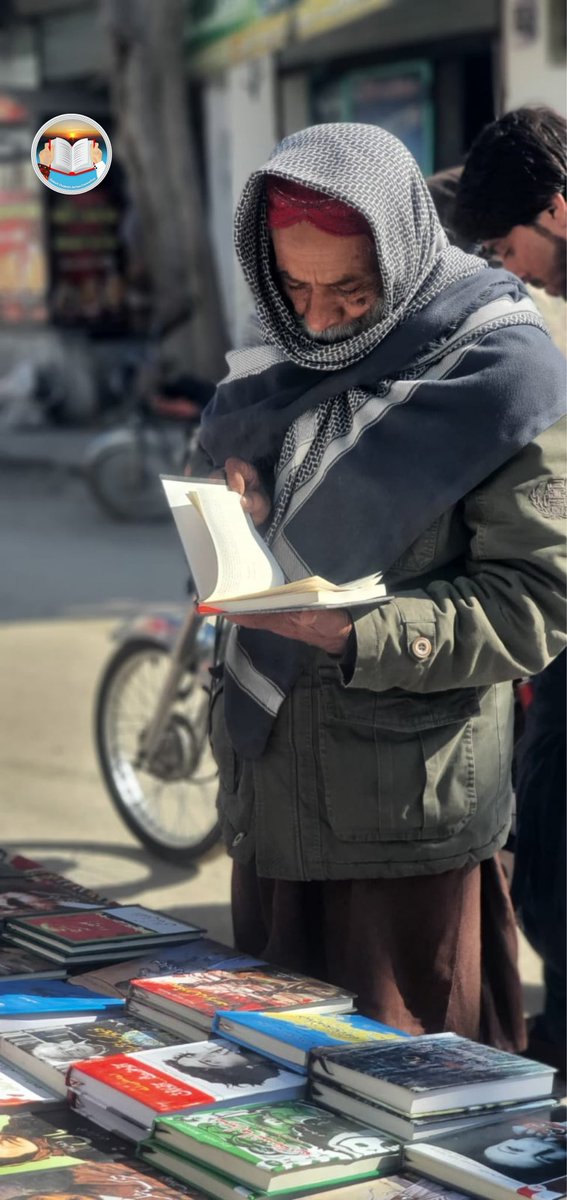 BSAC_org's tweet photo. بلوچستان کتاب کاروان

مروچیگیں ملیر ءُ شال ءَ برجم داشتگیں کتاب میڑہ۔ گل ھمے سرپد بیت کہ کتاب انسان ءَ ہما جاہ ءَ سر کنت، اودا کہ چیزانی ہست بئیگ ءِ سوب زانگ بیت اِنت۔ بساک ھمے ہست بئیگ ءِ سوب ءَ زانگ ءِ ھاترا ‘بلوچستان کتاب کاروان’ ءِ نام ءَ کتابی میڑہ برجم دارگ ءَ اِنت۔

~بساک https://t.co/3J5eR4H2p1
