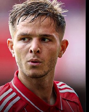 ynack's tweet image. マカティ
ここ数試合でフォレストはサイドアタッカーの質で打開することに苦労しています。ダイシらしくはないですが
サイドにリンクマンを配置して
打開する選択肢を持ちたいところ。

彼がそれを担うに値する選手だと
思うのですが…

彼を中央、MGWをサイドに配置するのも魅力を感じます。