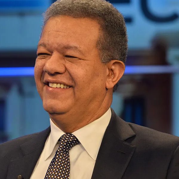 Lo fascinante de ciertos sabelotodo y opinólogos remunerados es su obsesión creativa: todo su “pensamiento” gira alrededor del expresidente  <a href="/LeonelFernandez/">Leonel Fernández</a>.
Viven para sufrir sus éxitos (muchos) y celebrar sus derrotas (pocas).
Si calla, mal; si habla, peor. Da igual lo que