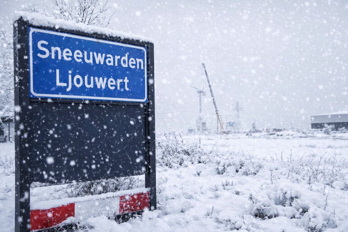 Als sneeuw de wereld vertraagt en alles even stiller en rustiger wordt, herinnert ze ons eraan dat misschien niet de wereld te snel gaat — maar wijzelf.  Misschien moeten we dit vaker doen: gewoon eens vertragen. ❄️ #PolLWD