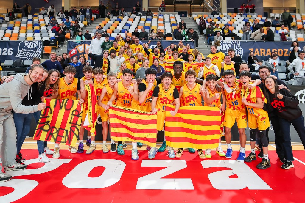 Catalunya torna de Saragossa amb tres medalles: 1 or i 2 bronzes #KDTINF2026

🥇🥉🥉 La Selecció Infantil Masculina de #CatalunyaBQ es proclama campiona d'Espanya i els combinats femenins també pugen al podi

➡️basquetcatala.cat/noticies/11725