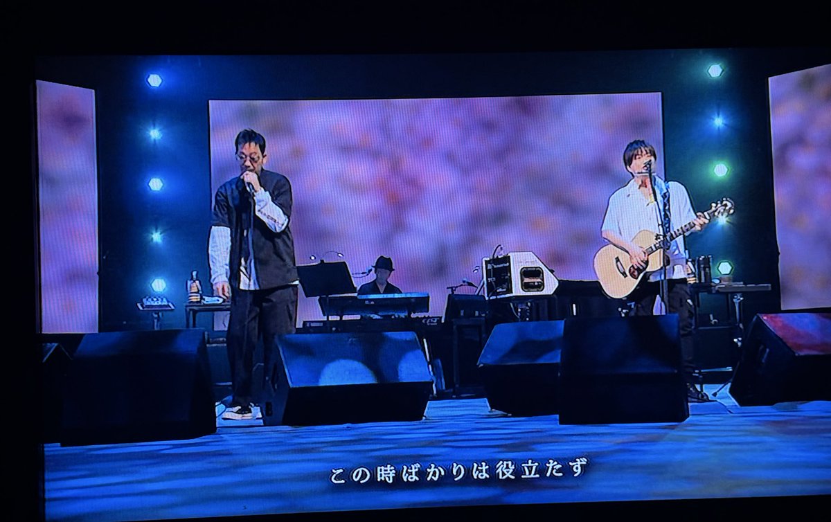 このフレーズ好き✨ 「一番高価な500円玉も この時ばかりは役立たず 10円玉の方がずっと偉いんだ 10秒間ずつ君に会える」  この表現の仕方すごい好き☎️ #コブクロ #コイン