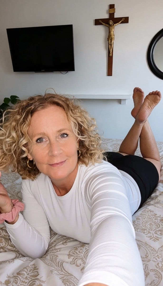 Say hi....if you're into blondes with size 10 feet