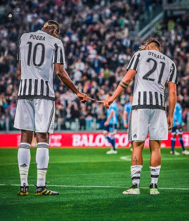 eurofootcom's tweet image. ⚫️⚪️ Those Juventus days... Paul Pogba x Paulo Dybala. 🤩