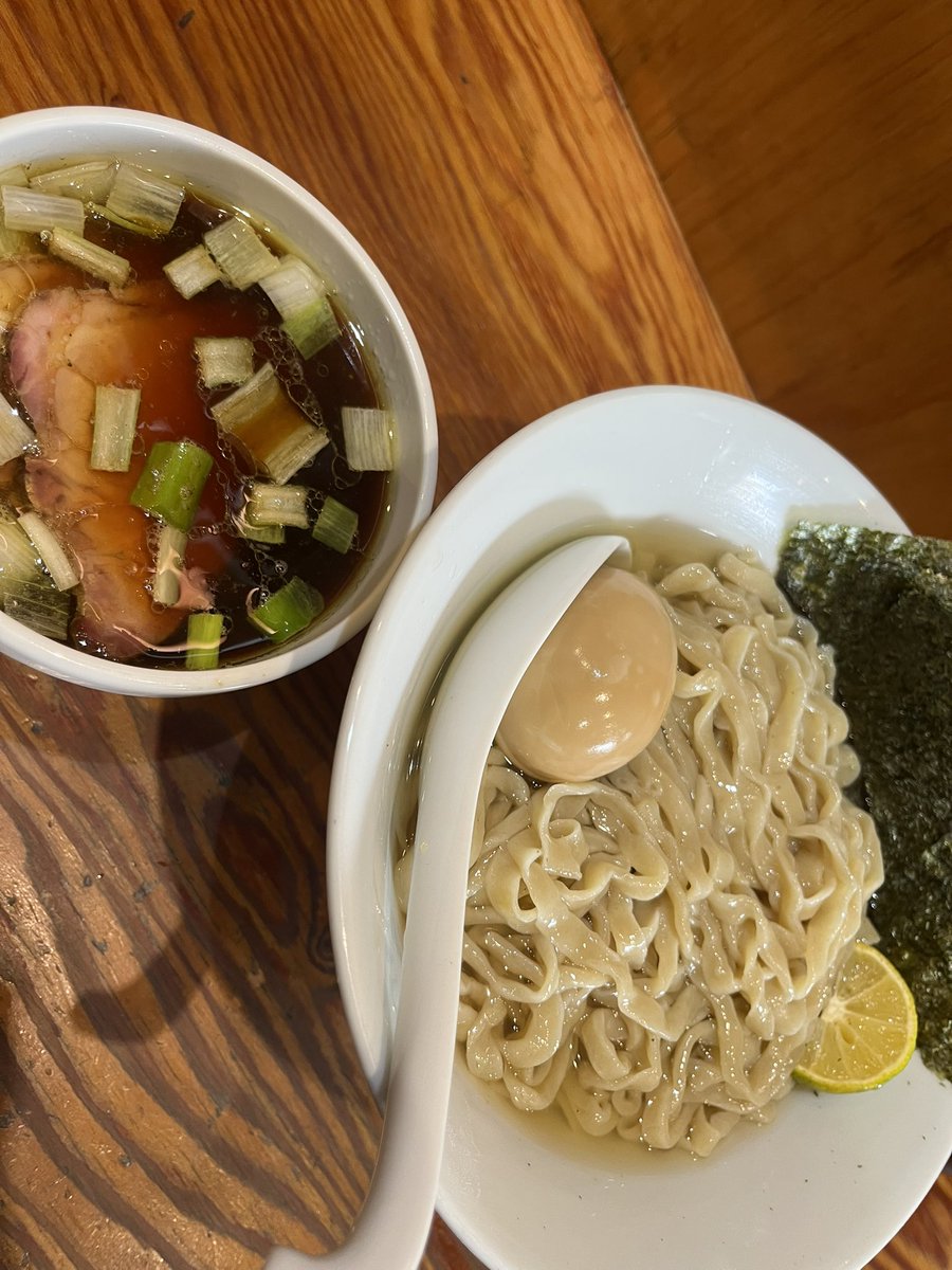 今年最初のラーメン🍜
『麺や晴心』in落合
特製昆布水つけ麺醤油１７００円
今年もよろしくお願いします🙇
週に一回食べに来ると常連と認めてくれると教わりました🤣頑張ります👍
今日は１３時着待なしで食べれましたよ😳ラッキー✌️