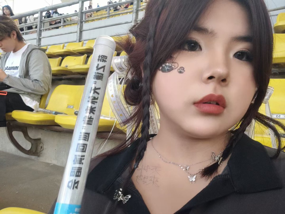 JIN5543's tweet photo. 【曝光】
��品肥猪婊子，五官很不错 https://t.co/dMWKtl2Mez