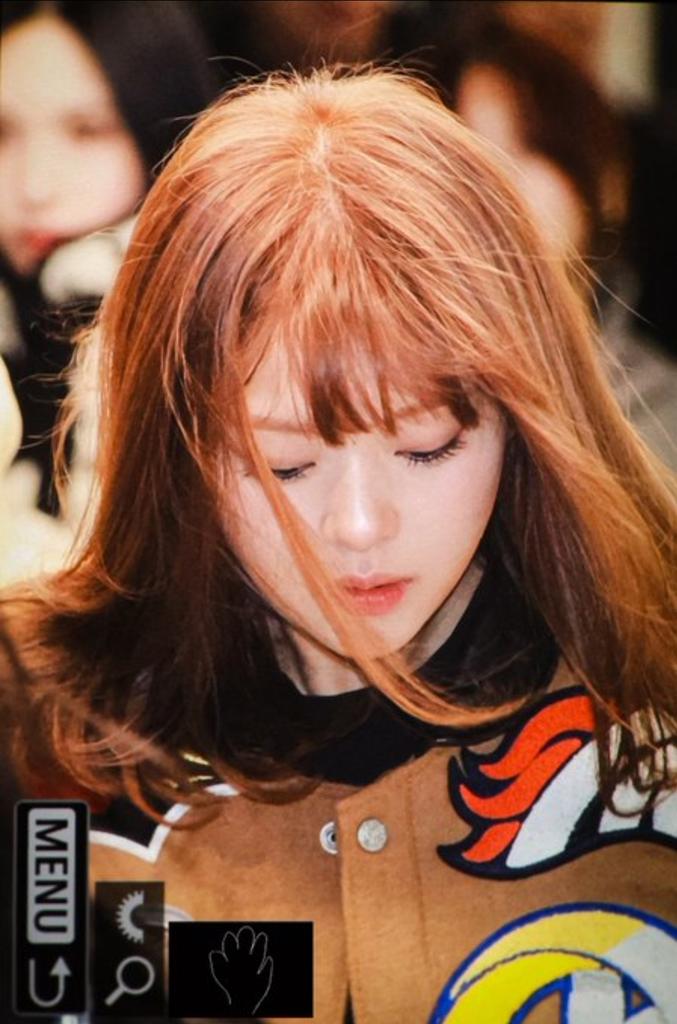 dajeongism's tweet photo. .Actress Jeongyeon on her way to film the next season of Bridgerton as the Featheringtons' cousin, Felicity https://t.co/Z9bSd4eLdD