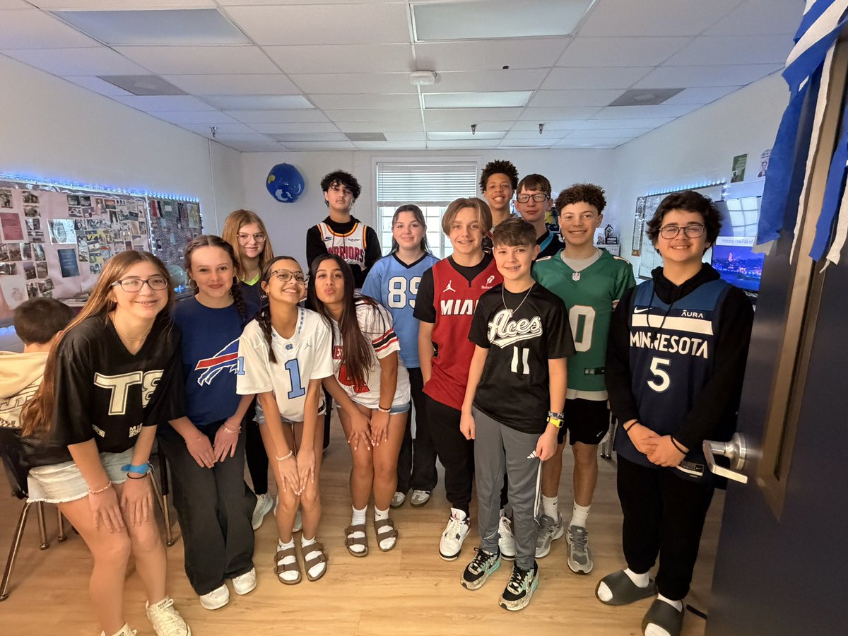 WCDS_Middle's tweet photo. Our wildcats love spirit week! #WCDSMiddleSchool https://t.co/1hctrK6WL9