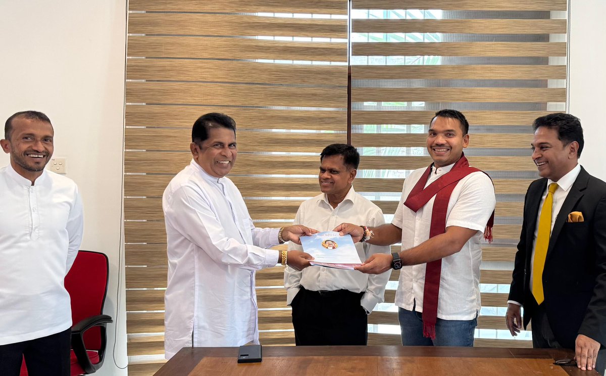 RajapaksaNamal's tweet photo. Today, we officially handed over appointment letters to another group of district coordinators at our party office in Battaramulla. Congratulations to all as we continue building a stronger connection with our communities.
#DistrictCoordinators #SLPP https://t.co/4I6DVWyLH4