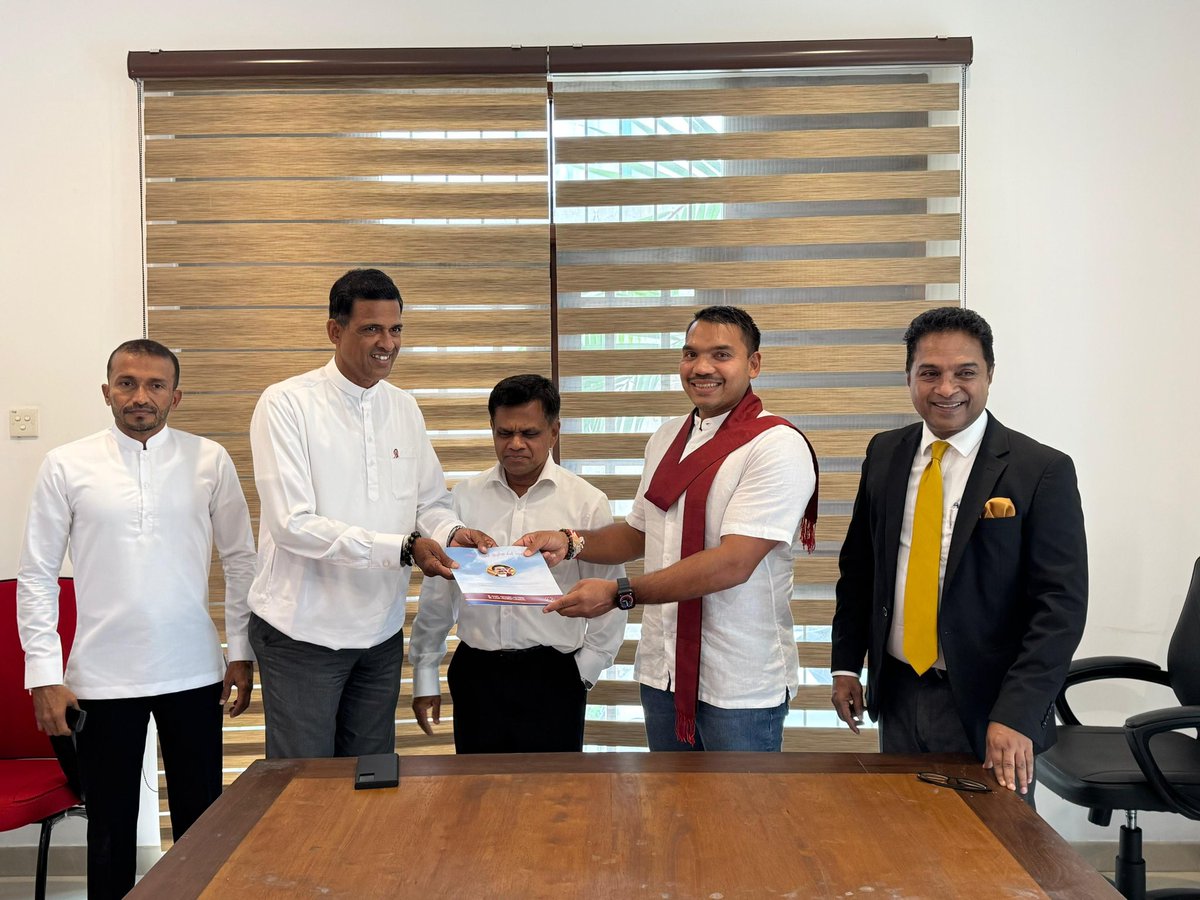 RajapaksaNamal's tweet photo. Today, we officially handed over appointment letters to another group of district coordinators at our party office in Battaramulla. Congratulations to all as we continue building a stronger connection with our communities.
#DistrictCoordinators #SLPP https://t.co/4I6DVWyLH4