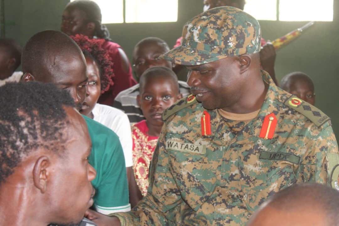 kamukamafredie's tweet photo. Uganda Peoples’ Defence Forces (UPDF) troops from the International Peace Support Operations Training Centre (IPSO-TC) in Singo offered free medical treatment to hundreds of residents in the Kapeka community, in Nakaseke District. The medical camp, held at Naluvule Township, was part of the ongoing Mission Readiness Exercise (MRX) for Battle Group 47.
Colonel David Watasa, Chief Instructor of IPSO-TC, addressed local leaders and residents, emphasising the exercise’s dual purpose.
“Our numeric strength is derived from the civil populace, and therefore, we must give back to the community through free medical services as we relate and build trust,” Col. Watasa stated. He explained that such activities are integral to training, allowing troops to extend corporate social responsibility and enhance civil-military cooperation, a practice essential for future missions.
Colonel Wilson Barigye, Commander of Battle Group 47, reiterated that community outreach is a core part of UPDF doctrine. He said that these efforts help consolidate peace, identify local challenges, and develop solutions to improve livelihoods.
Major Edson Muheirwoh, the IPSO-TC Civil-Military Cooperation (CIMIC) officer, commended the community’s turnout and participation in a joint cleanliness drive at Naluvule Market. He pledged to strengthen ongoing cooperation through mobilisation and public health education to foster healthier living conditions and socio-economic transformation
Ms. Nakayenga Joyce, a Nakaseke District Councillor, praised the UPDF for its sustained partnership with civilians. “We are grateful for the continued free treatment and security provided by the UPDF across Nakaseke District,” she said.
During the one-day camp, patients received treatment for communicable and non-communicable diseases, laboratory investigations, family planning services, and antenatal care. Troops also supported general sanitation efforts in the township.
The event was attended by Lt Col Alfred Otim, Deputy Commander of Battle Group 47; Maj Benard Wandera, Course Coordinator; Maj Herbert Obita, Head of the Training Team; Maj Gordon Tushabe, Directing Staff; Maj Robert Byebiroha, Political Commissar; junior officers; and local leaders.