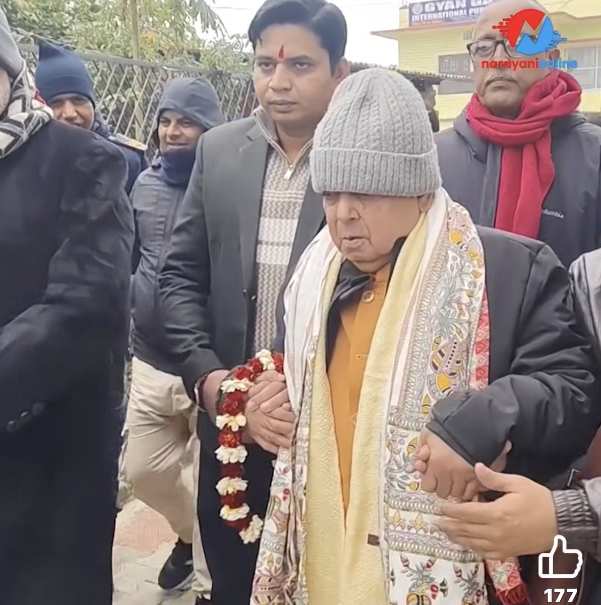 लोसपा अध्यक्ष महन्थ ठाकुरको राष्ट्रिय सभा तिर लम्किरहेका पईला । राजनीनि भन्ने जिनिस बडो अचम्मको हुँदो रहेछ । ८२ वर्ष पुगेर यसरी कसैको सहारामा हिड्नु पर्दा पनि सन्यास लिन मन नलाग्ने, बरु लोभ बढ्दै जाने ।