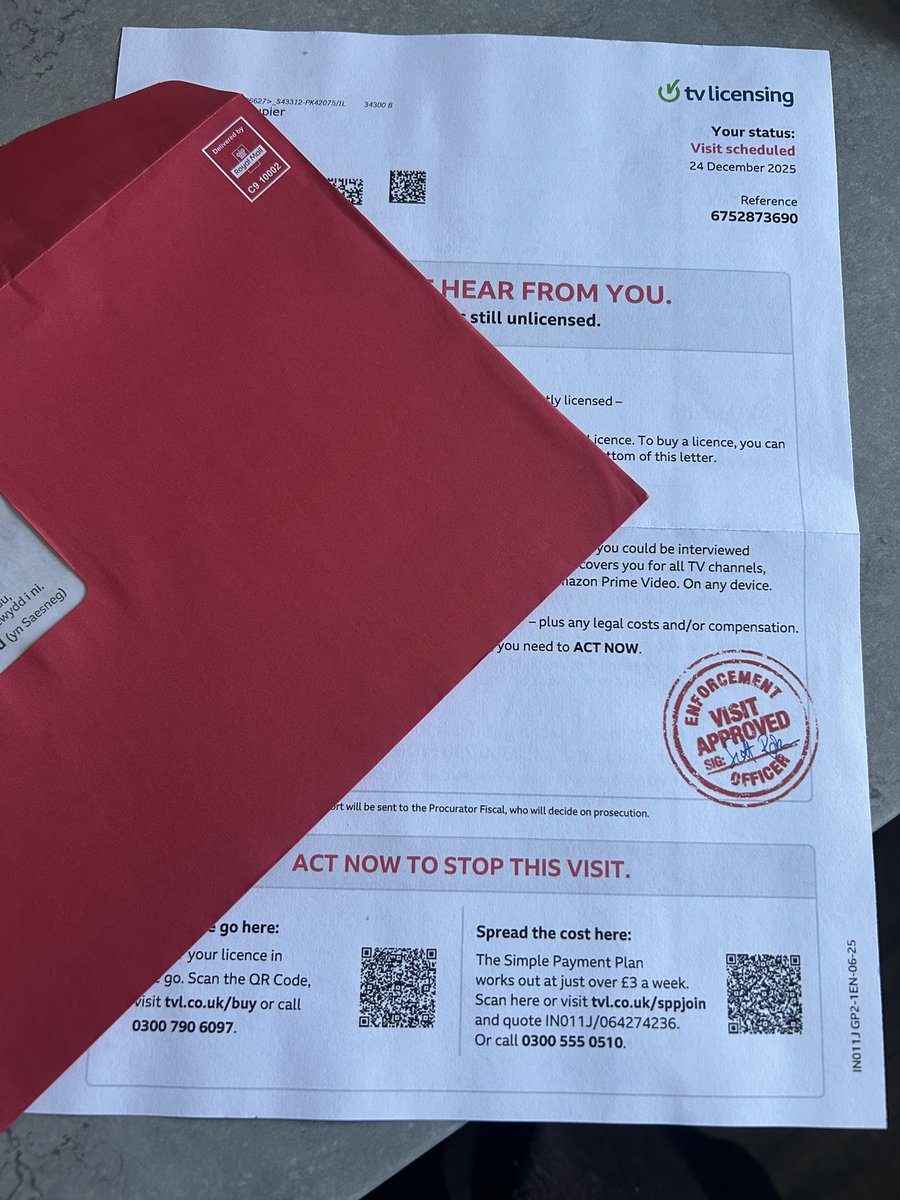 miss_anthrop75's tweet image. Ooh. They’re even sending them out in red envelopes now. Scary.