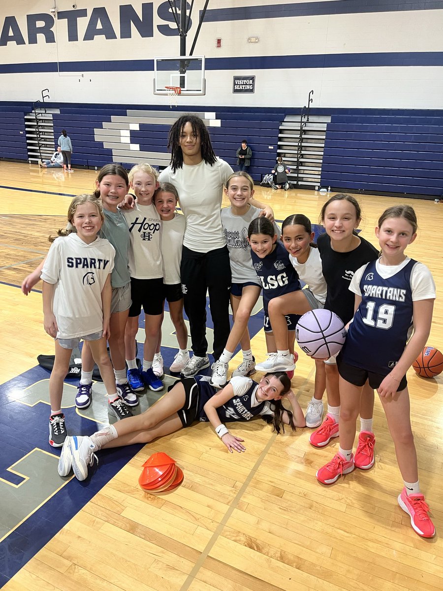 Shout out to Jayla for staying late to help us in practice! 5th grade was so excited to cheer on the team tonight and was fired up to get better after seeing a great Spartan win 🥇 #PTR ⚒️ <a href="/FHCgirlsbball/">FHC GBB</a>