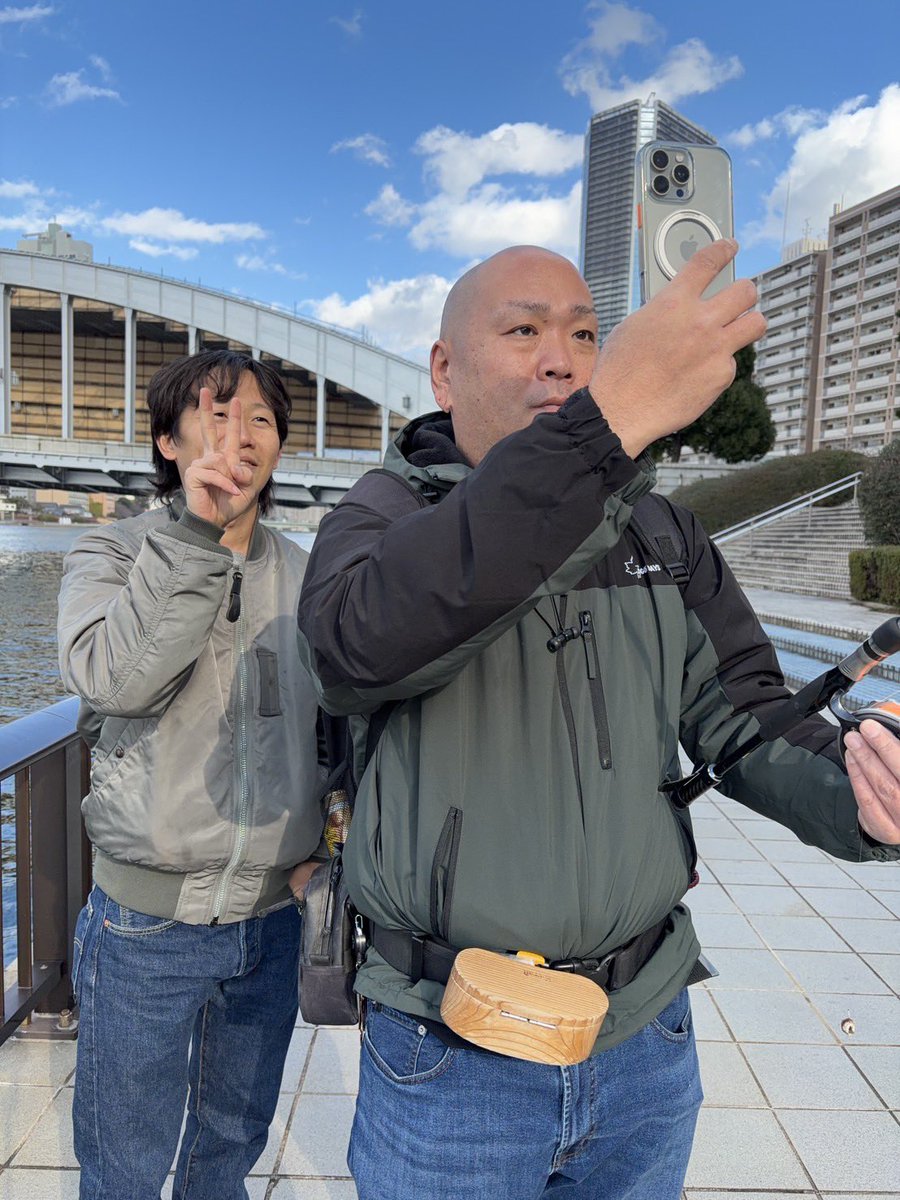 045mk5's tweet image. 先日
私と本部長を撮っている人物は
何者なのか……
それは神のみぞ知るってやつですな笑