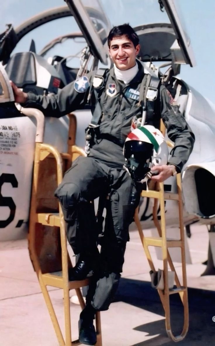 دوستان اکانت من تک مونده و دیده نمیشم 
اگه میبینی میشه حمایتم کنی؟

#جاويدشاه‌