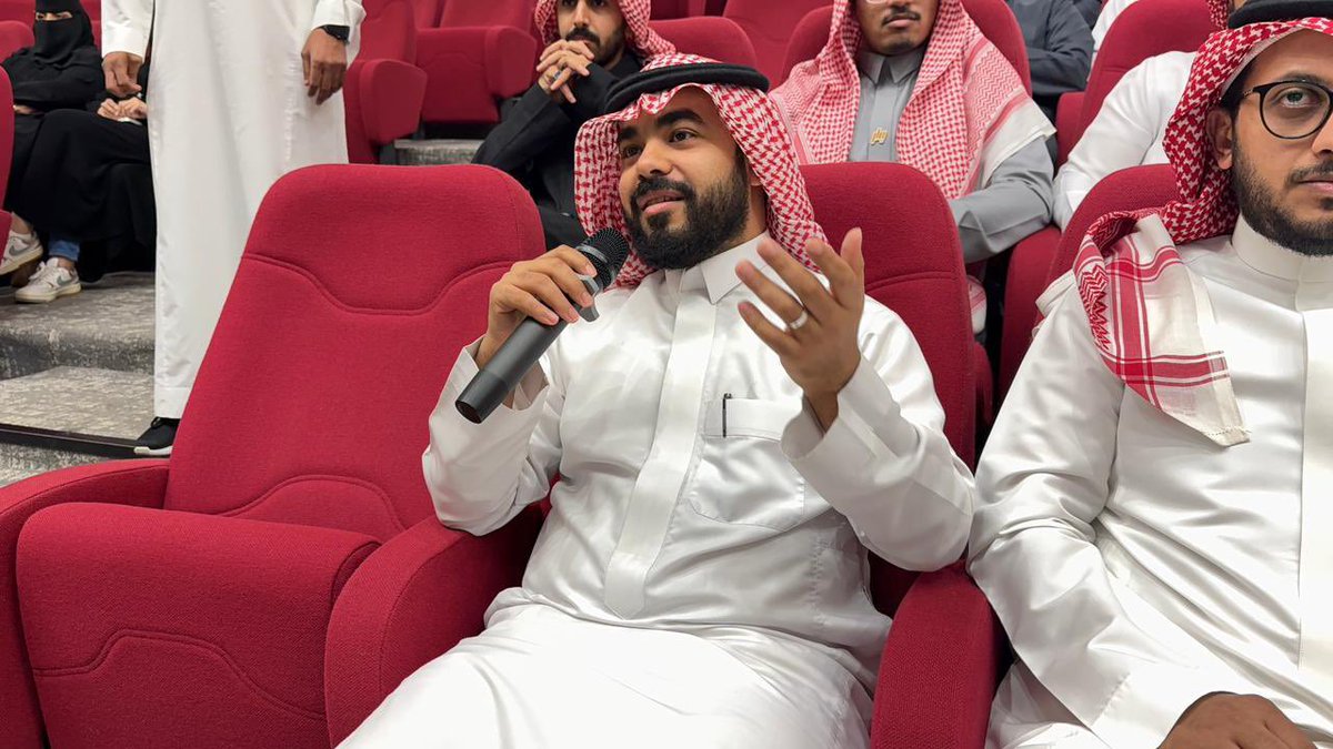 AFAGYOUTHAS's tweet image. ”سعدنا بحضور ورشة التوعية بالسياسة العامة للتنمية الشبابية، والتي كانت ثرية بالمعلومات وأسهمت في تعزيز فهم دور الشباب في التنمية وتمكينهم. 
كل الشكر للمنظمين والمشاركين على الجهد المميز والعطاء المستمر. 🌟
#التنمية_الشبابية #تمكين_الشباب #جازان