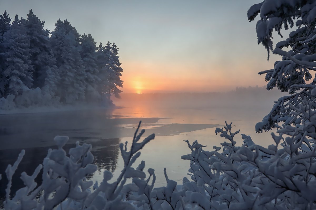 RopponenSeija's tweet photo. Pakkaspäivän (-31°C) auringonnousu joella https://t.co/x2o9VbVD3R