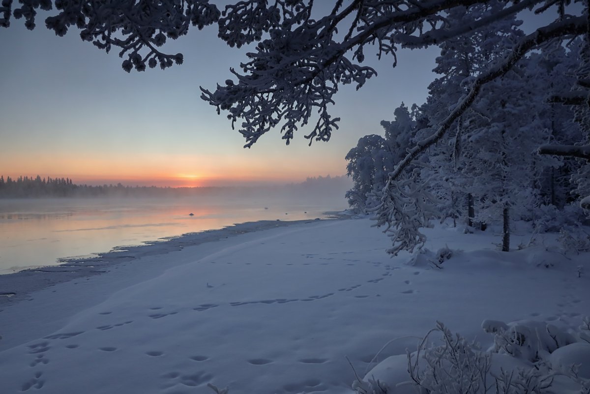 RopponenSeija's tweet photo. Pakkaspäivän (-31°C) auringonnousu joella https://t.co/x2o9VbVD3R