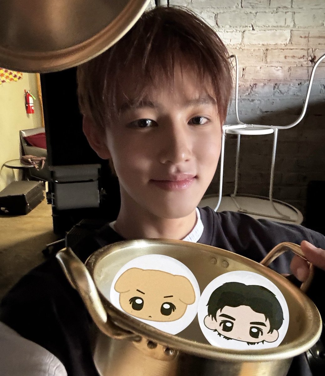 ddush99's tweet photo. 다가오는 성현이의 데뷔 후 첫 생일을 축하하기 위해 #RT 추첨 세 분께 <엄뭉이 핀버튼 세트>를 보내드립니다 👉🏻👈🏻 

- 국내 주소지 한정
- 1/7 - 1/13

#CORTIS #코르티스
#엄성현 #성현 #SEONGHYEON https://t.co/8he3NlCNVp