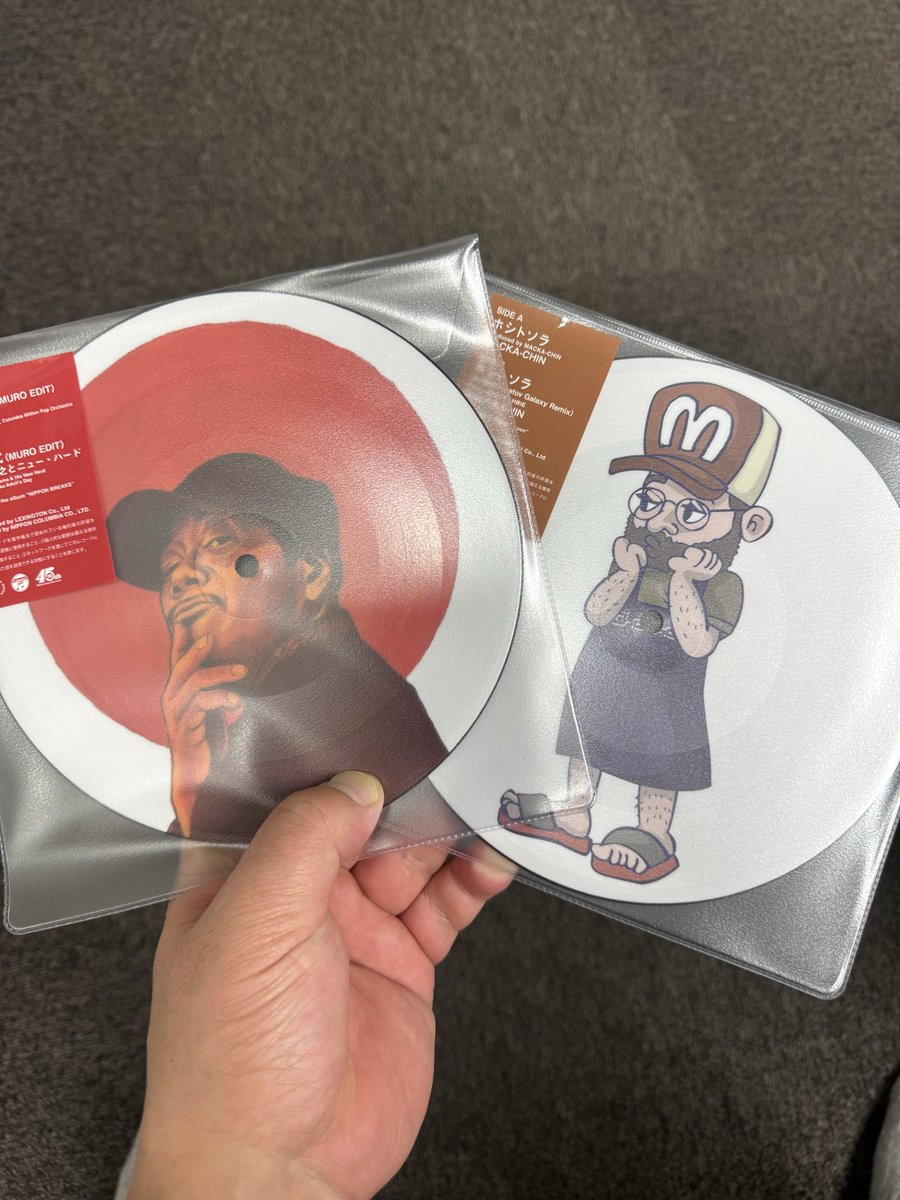 K_O_D_TOKYO_FM's tweet image. 🎁お年玉リスナープレゼント🎁
CHIYODA HOTEL RECORDS より
MURO &amp;amp; MACKA-CHIN
サイン✍️入りレコード
各１様にプレゼント🎁✨

🔴応募方法　
『レコード』欲しい！と明記の上
#kod_tfm を付けてフォロー＆リポスト
ご意見＆ご感想頂くと当選確率UPも⁉️

🟡締切次週放送迄…