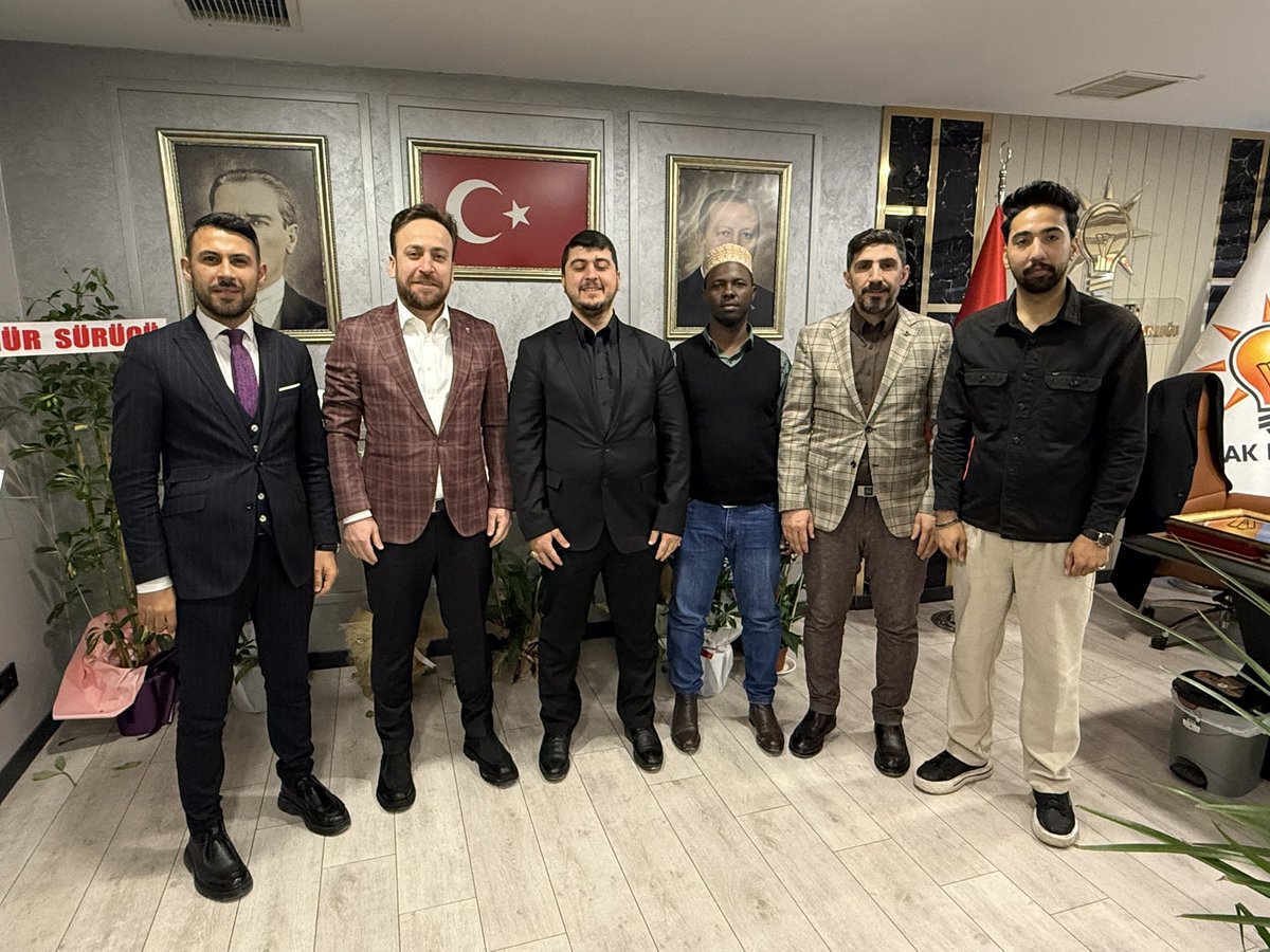 Eskişehir Yunusemre Uluslararası Öğrenci Derneği (YUDER) Başkanımız Sadık Çetinkaya ve değerli yönetim kurulu üyeleri, İlçe Başkanımız Serhat Tunç’u ziyaret etti.
Samimi sohbetleri ve güzel temennileri için kendilerine gönülden teşekkür ediyoruz.

🔸 AK Parti Seninle #Tepebaşı