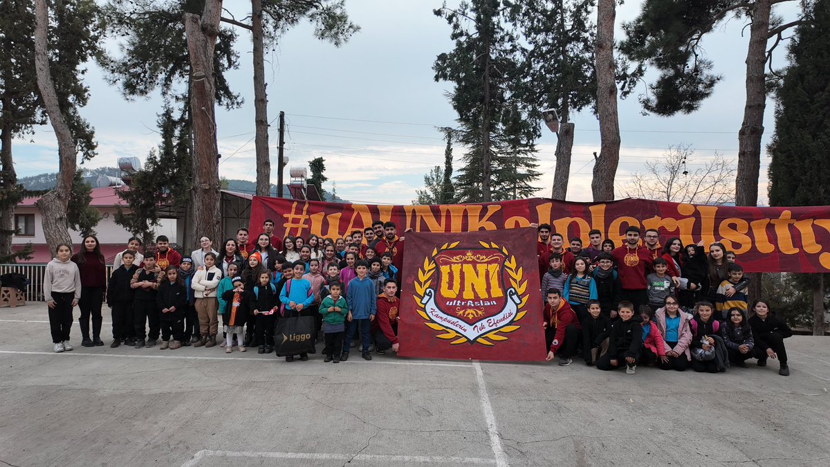 ADIM ADIM AYDINLIK YARINLARA!

#uAUNIKalpleriIsıtıyor projemiz kapsamında Mersin Tarsus’tayız. Kardeşlerimizin yüzlerinde bir nebze olsun gülümseme oluşturabilmek için her zaman yanlarındayız! #ultrAslanUNI