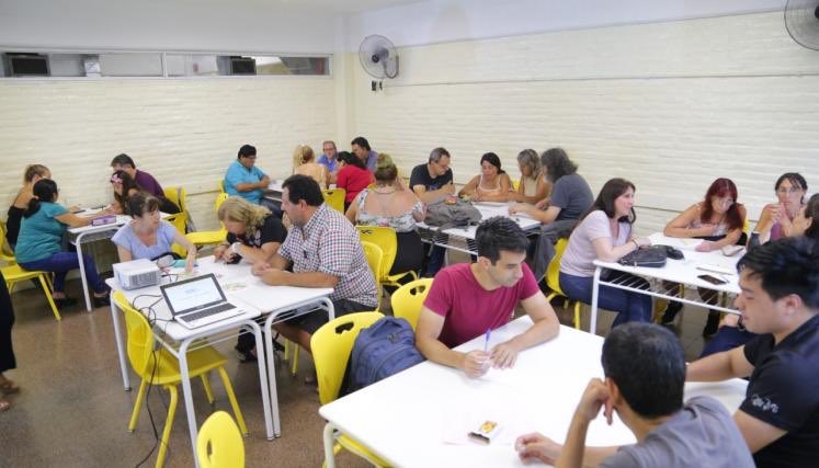 Para quienes ya están planificando qué van a aprender este año, les comparto un dato que puede interesar.
En la Ciudad abrimos la inscripción a los Centros de Idiomas de Buenos Aires (CIBA): cursos presenciales de inglés, francés y español para extranjeros, gratuitos y con