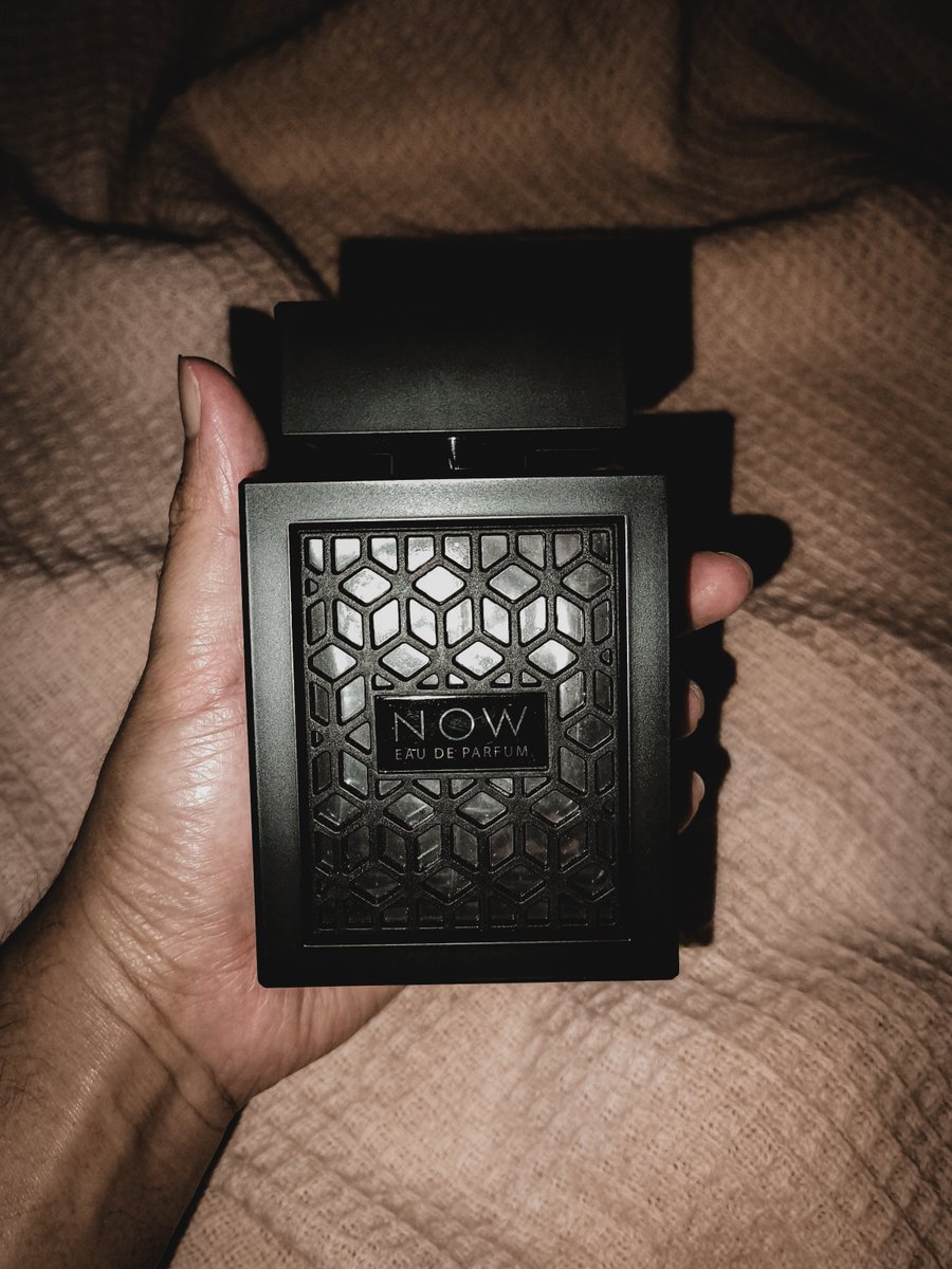 <a href="/IsskndarAriffin/">Isskandar Ariffin🏴</a> <a href="/pedoqpop/">Pedoq, what is this behaviour?</a> Tak sure sebab tak pakai perfume tu, aku just recommend kedai ori je. 😂

Kalau kau nak try perfume Arab, cari Rave Now ni. Bau nanas yang smoky. Dry down dia memang syahduuu.