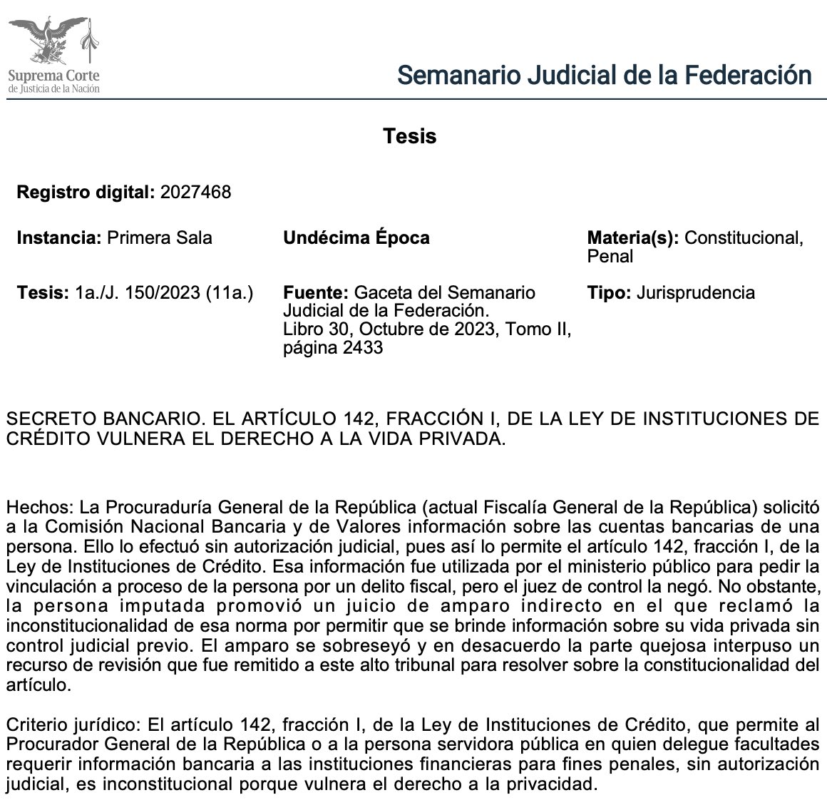 Adrianreginoo's tweet photo. 🔐💳 Secreto bancario y vida privada: no todo vale en la investigación penal

Este criterio es clave porque pone un límite claro a las facultades del Ministerio Público ⚖️🚫.
La Suprema Corte determinó que el artículo 142, fracción I, de la Ley de Instituciones de Crédito es inconstitucional, ya que permite a la Fiscalía solicitar información bancaria sin autorización judicial, lo que vulnera directamente el derecho a la vida privada 📵👤.

¿Dónde está el problema? 🤔 Aunque la ley reconoce el secreto bancario como una regla general (precisamente para proteger la información financiera de las personas), la fracción I de ese mismo artículo permitía una excepción demasiado amplia: que el Ministerio Público pidiera datos bancarios por sí y ante sí, sin que un juez revisara previamente si esa intromisión estaba justificada ⚠️.

La Corte fue clara: la información bancaria forma parte de la vida privada 💼👀. Revela hábitos, relaciones, movimientos económicos y decisiones personales, por lo que su acceso constituye un acto de molestia grave que debe estar sujeto a control judicial previo 📑.

En materia penal, cuando una autoridad pretende realizar actos que puedan afectar derechos fundamentales —como la privacidad—, el control judicial no es opcional, es obligatorio. Su función es evitar arbitrariedades y verificar que exista una causa legal, razonable y proporcional para la intromisión.

Permitir que la Fiscalía acceda directamente a cuentas bancarias, sin pasar por un juez, rompe el equilibrio entre investigación penal y derechos humanos ⚖️⚠️ y abre la puerta a investigaciones invasivas sin suficientes contrapesos.

Por eso, este criterio establece que:  📌 El secreto bancario sólo puede levantarse con autorización judicial.  📌 La persecución del delito no justifica vulnerar la vida privada sin control previo.  📌 Los derechos fundamentales también rigen en la investigación penal.

En un Estado constitucional de derecho, investigar sí, pero con límites 🔍. Y uno de esos límites es el respeto a la vida privada y al secreto bancario 💳.