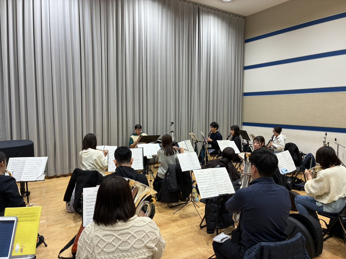 progresswind's tweet image. ウインドアンサンブルプログレスです🎶

本日は新年初めての練習でした☺️本日が吹き始めの団員も多かったのではないでしょうか😌

そして、今回トランペットの見学者の方の入団が決定しました🎺✨️✨️まだまだ団員も継続して募集中です🥁🎵

#福岡
#吹奏楽
#吹き始め
#団員募集中
#基礎練大事