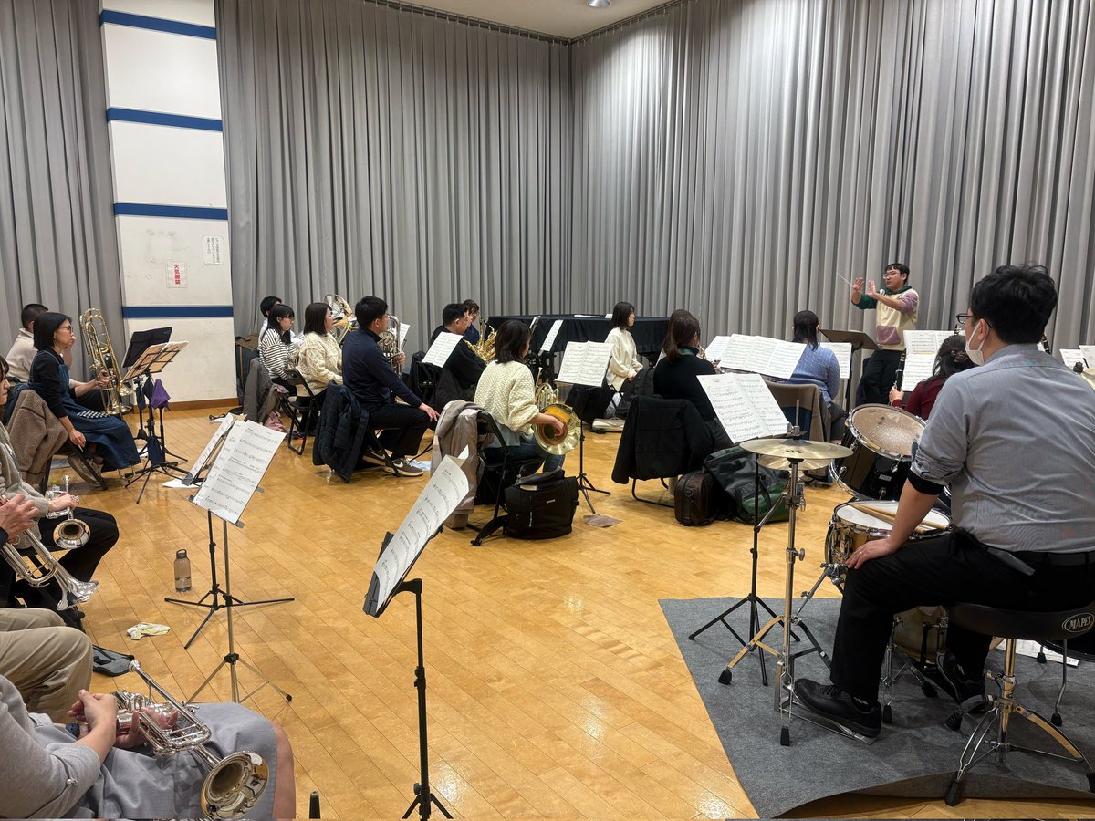 progresswind's tweet image. ウインドアンサンブルプログレスです🎶

本日は新年初めての練習でした☺️本日が吹き始めの団員も多かったのではないでしょうか😌

そして、今回トランペットの見学者の方の入団が決定しました🎺✨️✨️まだまだ団員も継続して募集中です🥁🎵

#福岡
#吹奏楽
#吹き始め
#団員募集中
#基礎練大事