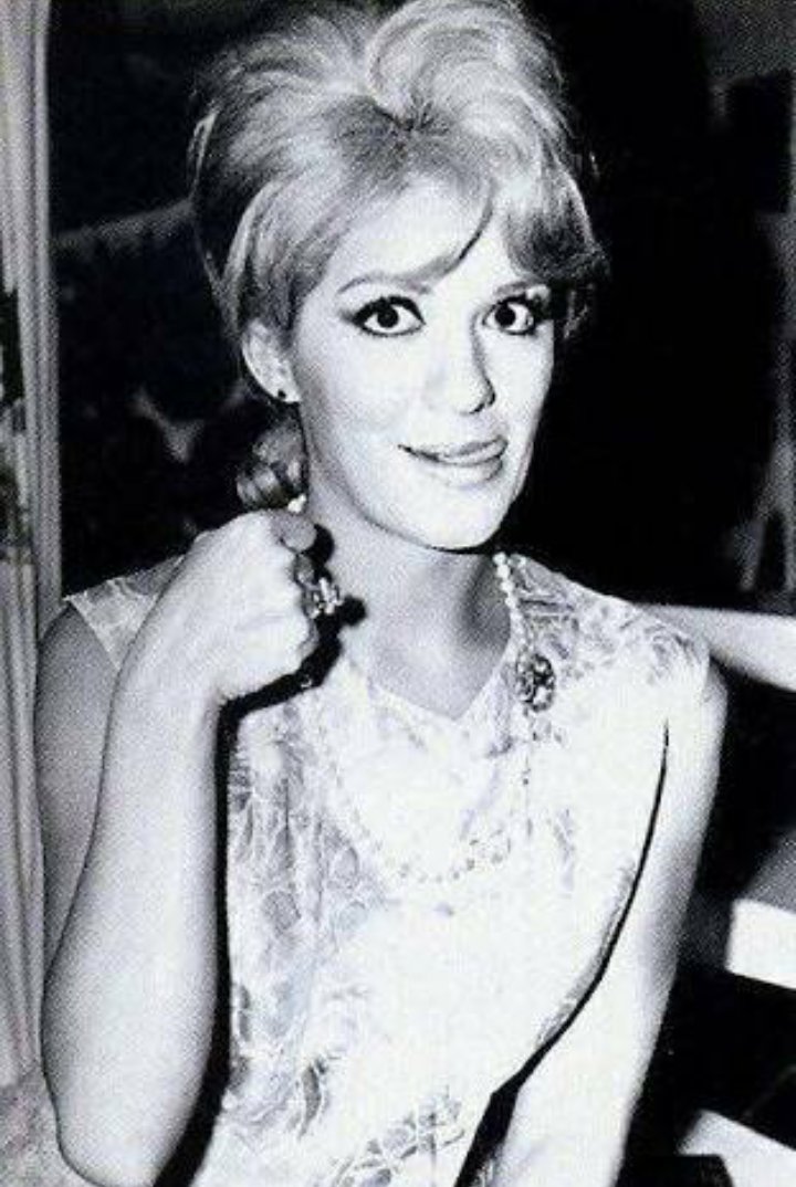 El 7 de enero de 1998, murió la actriz Tere Velázquez.