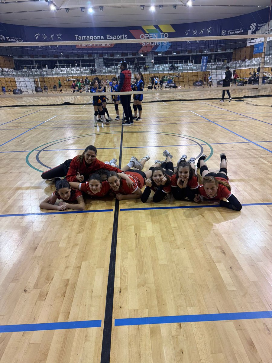 cvspsp_'s tweet image. COSTA DAURADA CUP | CAMPIONES! 🏆❤️

Amb dues victòries, les petites van brillar a la pista i es van proclamar campiones de la seva categoria, demostrant talent, il·lusió i moltes ganes de jugar. 💪🏐

#EquipsBase #CostaDauradaCup #UnClubUnaFamilia