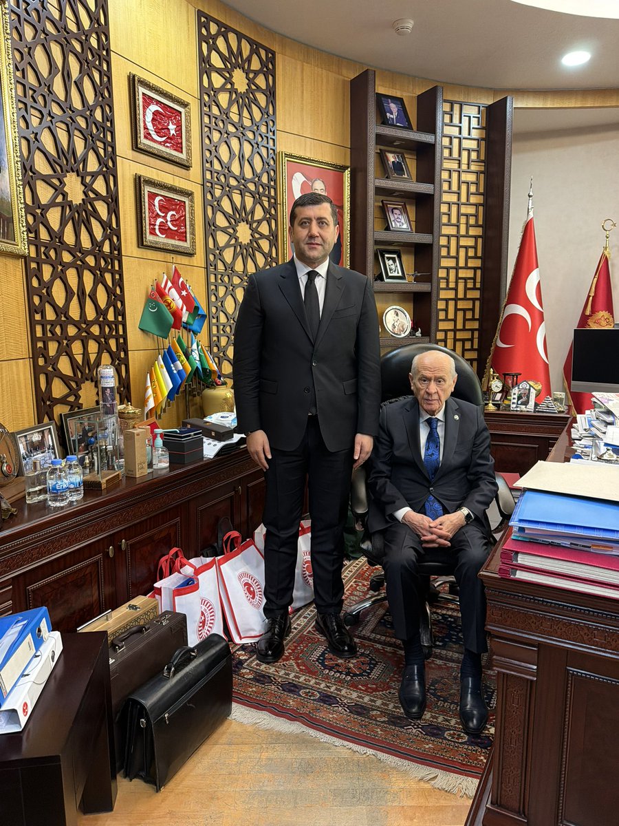 Liderimiz Sayın Devlet Bahçeli’yi ziyaret ederek, ilimiz Kayseri’de yürüttüğümüz çalışmalara ve Türkiye’nin temel meselelerinin çözümüne yönelik olarak TBMM’de gerçekleştirdiğimiz faaliyetlere dair kendilerine bilgi sundum. Onun evladı olmanın verdiği motivasyonla, bizim siyasi