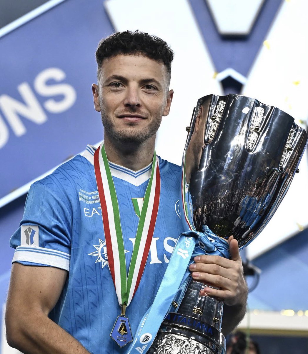 TheNapoliZone's tweet photo. 🇽🇰✍️ Amir Rrahmani has agreed personal terms to extend his contract with #Napoli. He is set to earn a salary of 3,8M/year. Rrahmani has turned down some richer offers from Saudi, Turkey and Premier League to stay at Napoli. 

[@NicoSchira] https://t.co/8jJ5tKMMSD