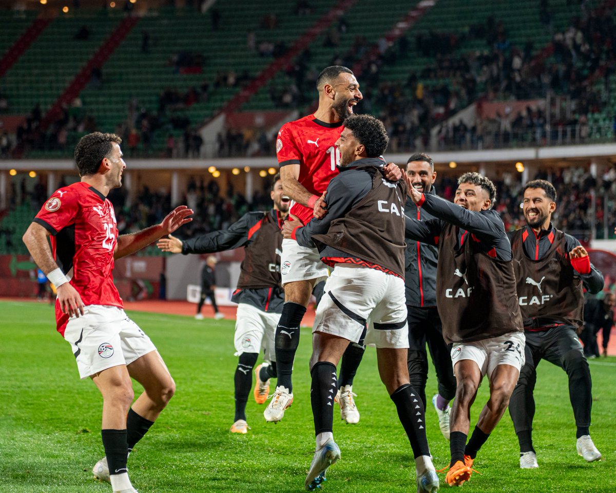AFCON quarter-finals.🔒

9 Jan: 
🇲🇱 Mali vs. Senegal 🇸🇳
🇨🇲 Cameroon vs. Morocco 🇲🇦

10 Jan:
🇩🇿 Algeria vs. Nigeria 🇳🇬
🇪🇬 Egypt vs. Ivory Coast 🇨🇮

Who is going to win the tournament? 🏆
