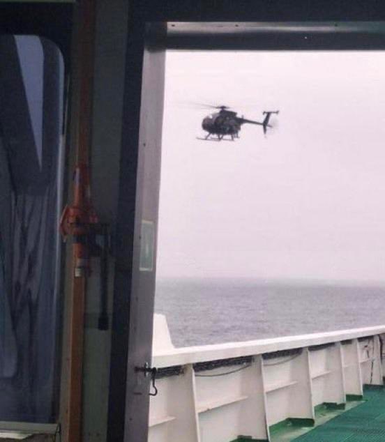 Osinttechnical's tweet image. U.S. forces seized the Russian-flagged oil tanker Bella 1/Marinera in the North Atlantic today, after chasing it from the Caribbean. 

Seen here, a MH-6M Little Bird prepares to insert a boarding team on the ship.