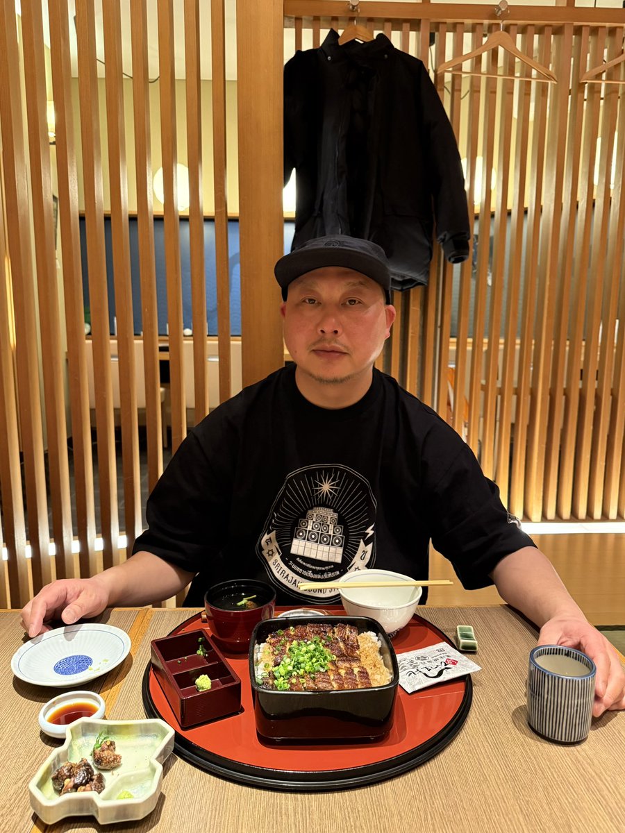 Hayassen's tweet photo. 新年からしら河浄心本店で大好物のひつまぶしを食べてスタミナを付けて今月から始まるDJツアーに備える

#hayassen
#totalize
#ひつまぶし 
#しら河 https://t.co/djoTC0HqWb