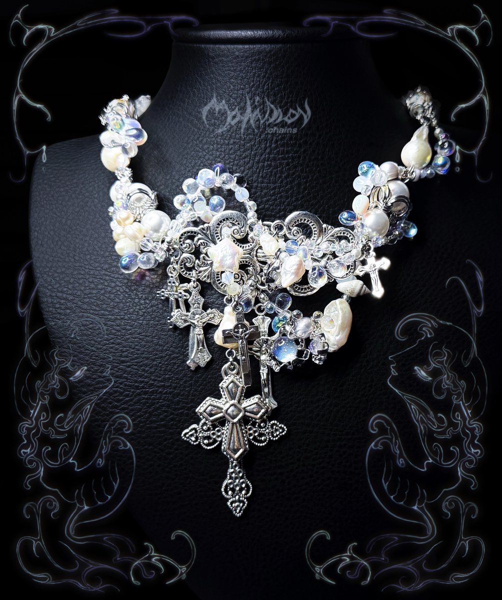 malissonchains's tweet image. My first post here — a jewelry piece I made for the dearest @CahetelRosier ༄.°⋆