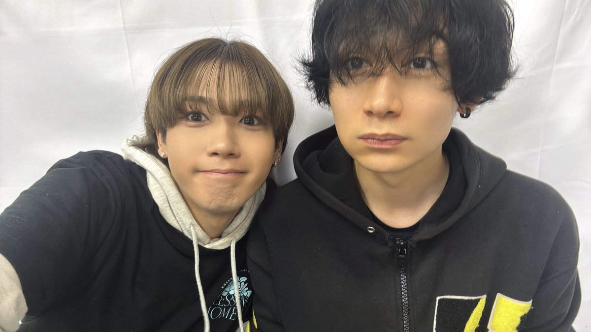 #おぶジェミ 
本日も稽古でした！！
楽しすぎて、1日があっという間です💦

本番まで残り8日！
まだまだご予約お待ちしてます🌟

今日はお兄ちゃんと🧁
基本、稽古場で隣にいます！