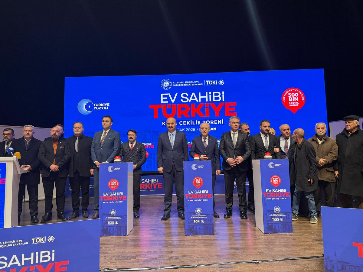 📍 Ev Sahibi Türkiye – Yüzyılın Konut Projesi

Cumhurbaşkanımız Sayın Recep Tayyip Erdoğan’ın liderliğinde hayata geçirilen 500 Bin Sosyal Konut Projesi kapsamında, Batman’ımızda 3.810 konutun kura çekimi, Çevre, Şehircilik ve İklim Değişikliği Bakan Yardımcımız Sayın Hasan