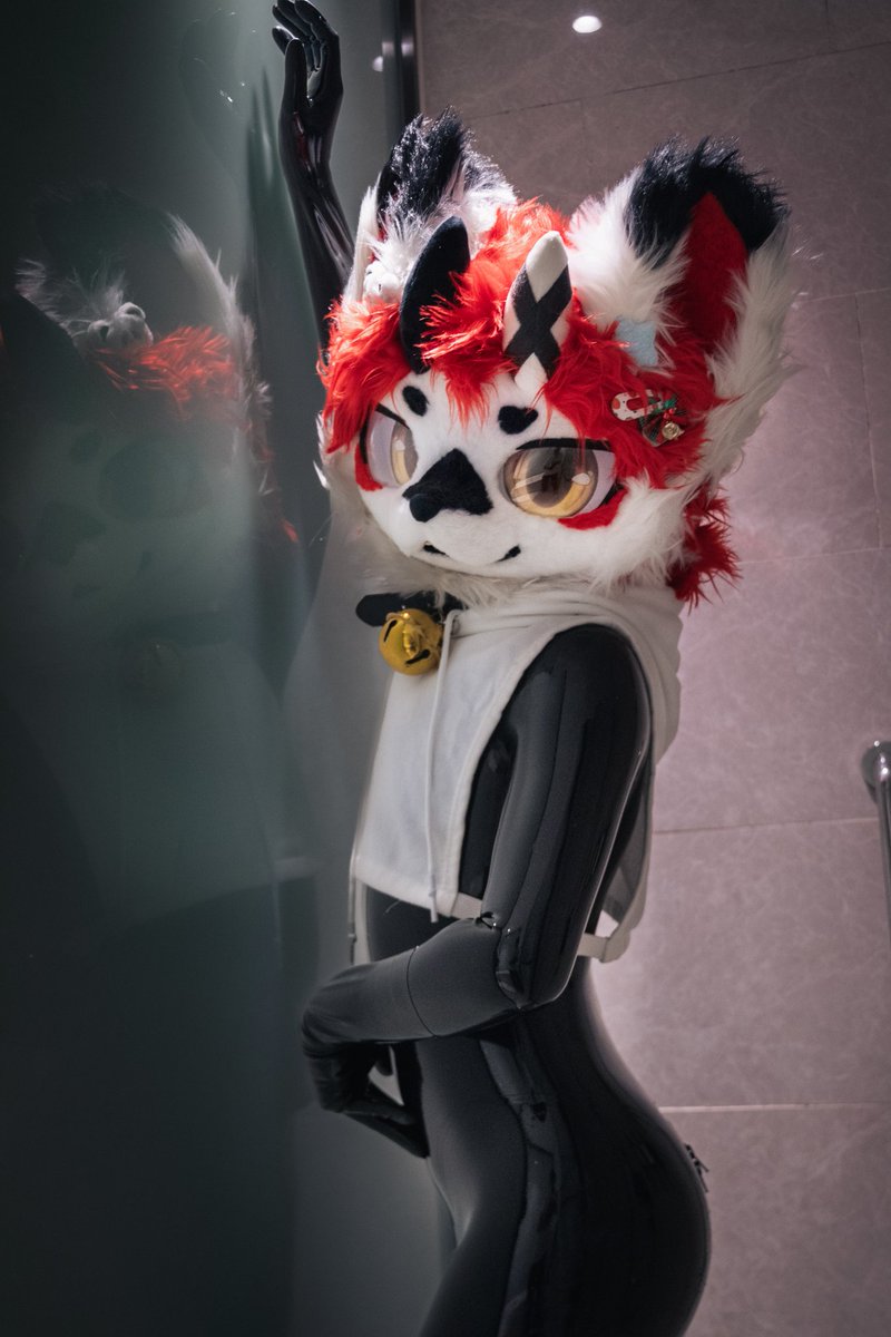 向光，向自我
黑胶好显身材w
📸：<a href="/cjjchenmiaomiao/">想拍毛毛的喵喵</a>